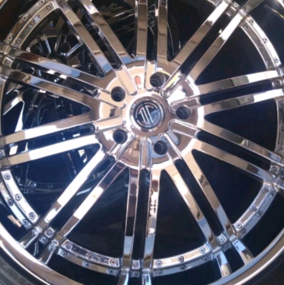 26 inch rims w/ brand new tires - Picture 5 of 5